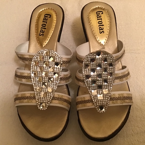 Garotas Johao Gold/ Neutral Tone Sandals - Picture 2 of 8